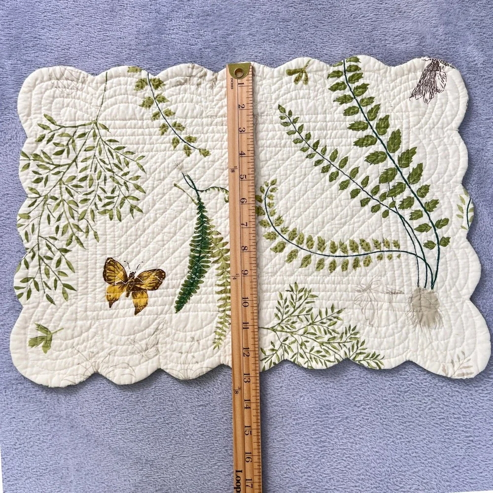 Botanical Fern‎ Quilted Placemats Set of 4 Green White Reversible Scalloped Edge